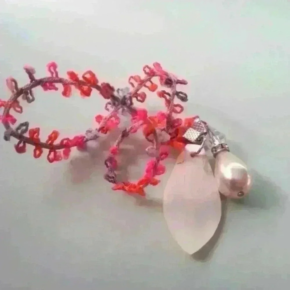 Bookmark ribbon with pearl and shell accents - Picture 3 of 3